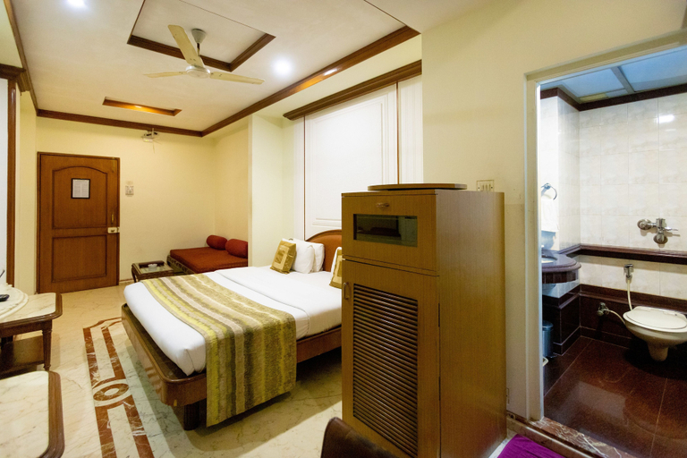 Bedroom 3, Garden Hotel, Mumbai City
