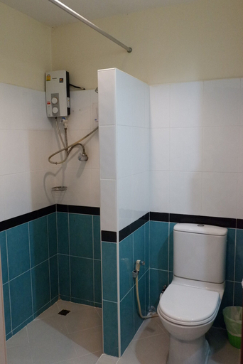 Bathroom 3, Auychai Grand Hotel, Lang Suan