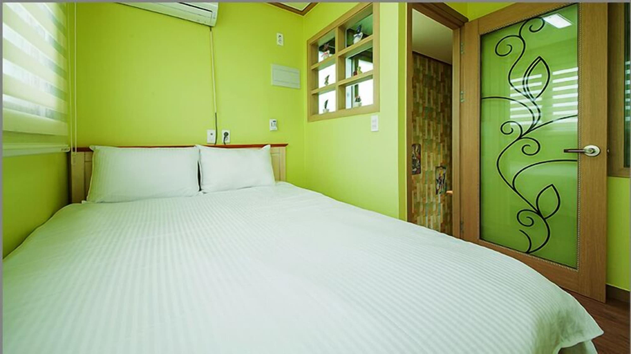 Bedroom 2, Vitamin Sea House, Jeju