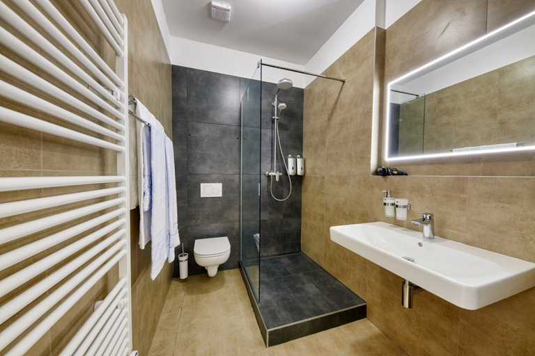 Bathroom 3, Aapartamentoos, Bratislava