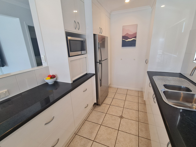 Bathroom 4, Cranbourne Court Beach Side Apartments, Maroochy - Maroochydore