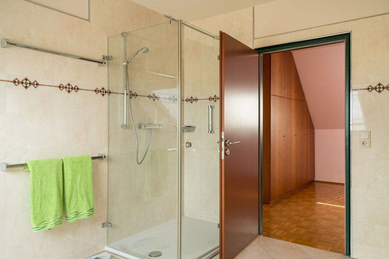 Bathroom 3, Privatunterkunft AN DER HECKE, Rhein-Kreis Neuss