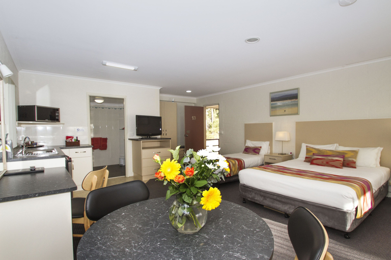 Bedroom 3, Fairway Motor Inn, Bega Valley