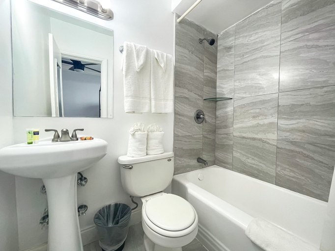 Bathroom 4, Paradise Oceanfront HBH, Broward