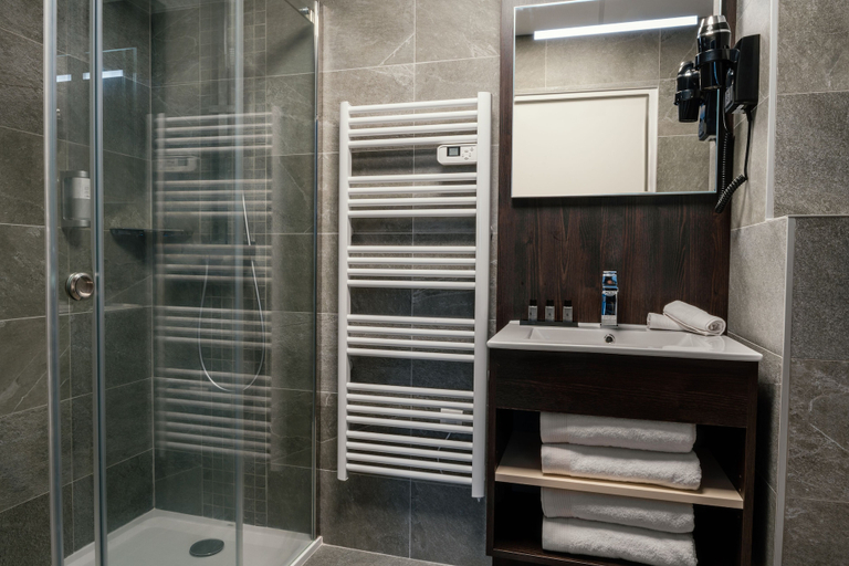 Bathroom 5, Cottages de France CDG, Seine-et-Marne