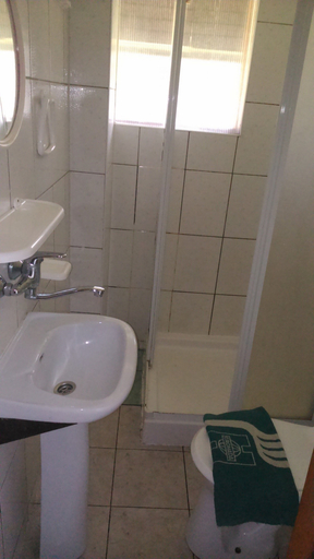 Bathroom 4, OW Gromada Pod Topolami, Kamień