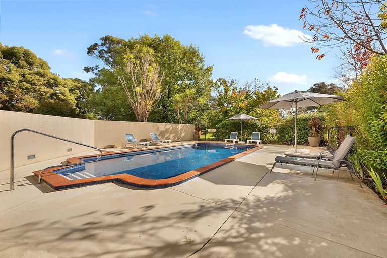 Sport & Beauty 2, Beechworth Motor Inn, Indigo - Pt A