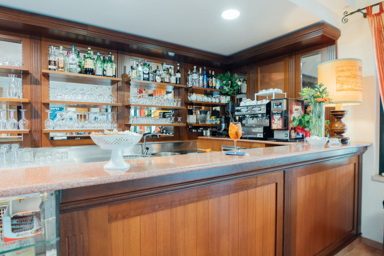 Food & Drinks 4, Hotel B&B Country Club Sport, Teramo