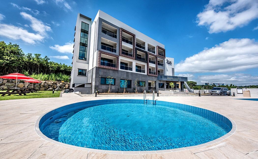 Exterior & Views 2, JnB Family Hotel, Seogwipo