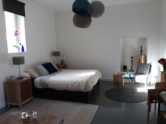 Bedroom 2, L'Epiphanie, Yonne