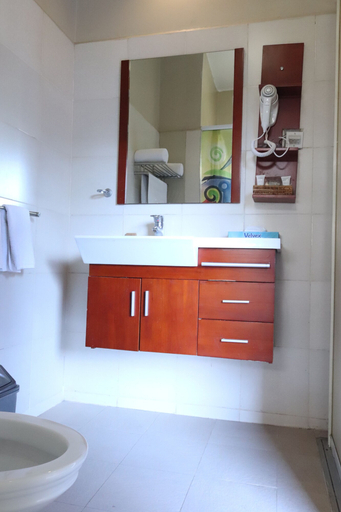 Bathroom 4, Metropole Hotel Kampala, Kampala