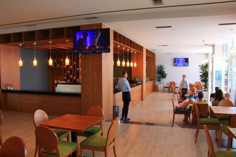 Food & Drinks 5, Hotel Liss 2, Lezhës