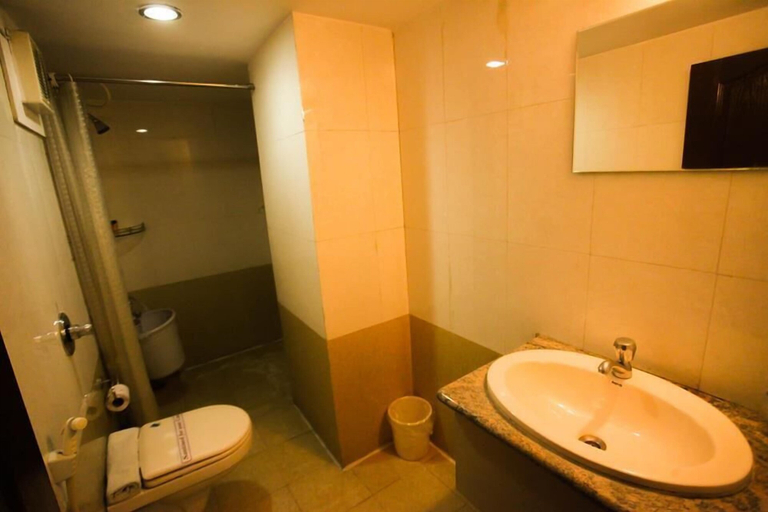 Bathroom 3, Seashell Residency & Restaurant, Bangalore