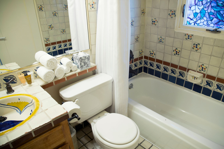 Bathroom 5, El Cordova Hotel on Coronado Island, San Diego