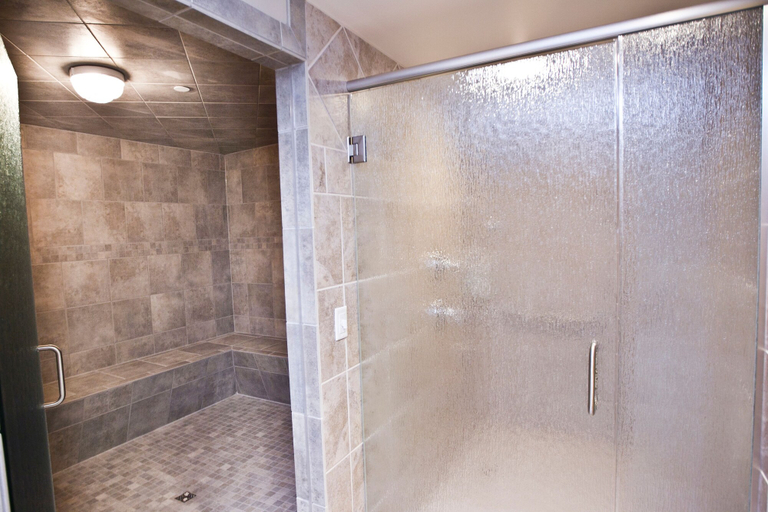 Bathroom 4, Lake Lawn Resort, Walworth
