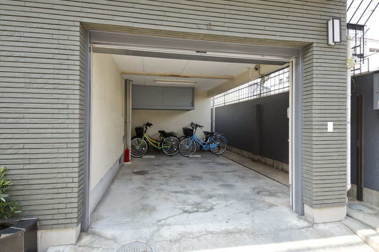 Others 4, Asobi no Yado, Osaka