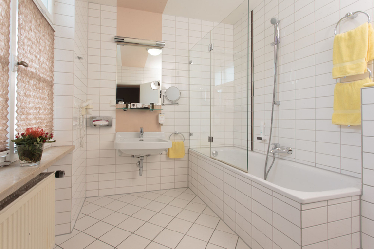 Bathroom 4, Hotel Rappensberger, Ingolstadt
