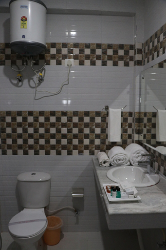 Bathroom 3, Hotel Ashiana Palampur, Kangra