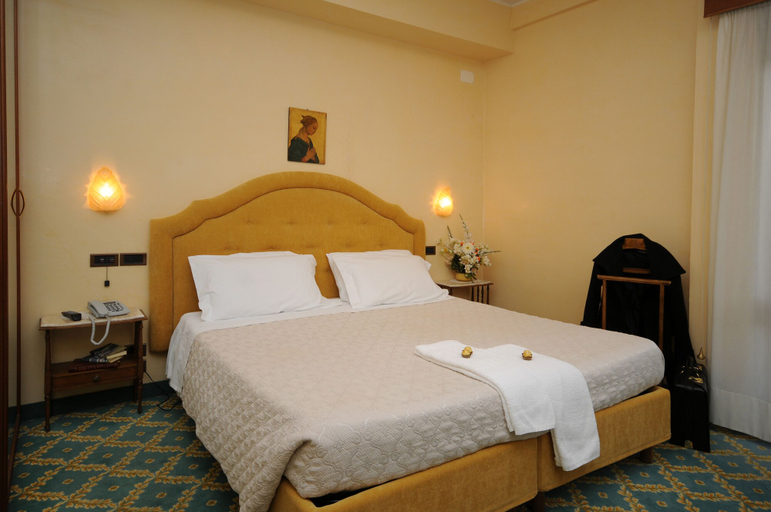 Bedroom 3, Grand Hotel Excelsior, Siena
