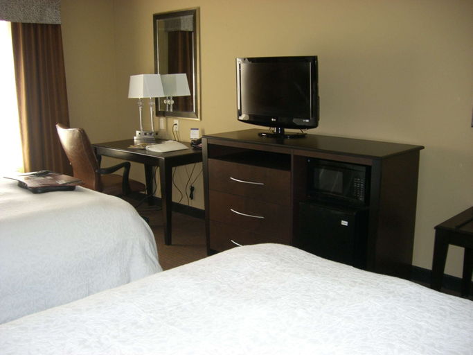 Bedroom 4, Hampton Inn & Suites Pueblo/North, Pueblo