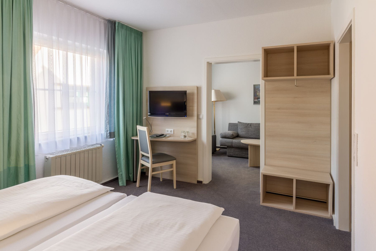 Bedroom 2, Hotel & Restaurant 5 Linden, Mansfeld-Südharz