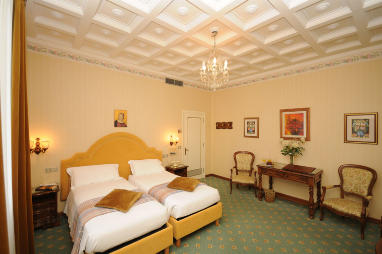 Bedroom 3, Grand Hotel Excelsior, Siena