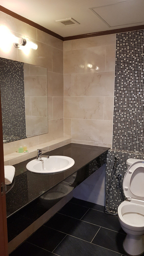 Bathroom 4, Abdul Razak Hotel Apartment, Bandar Seri Begawan