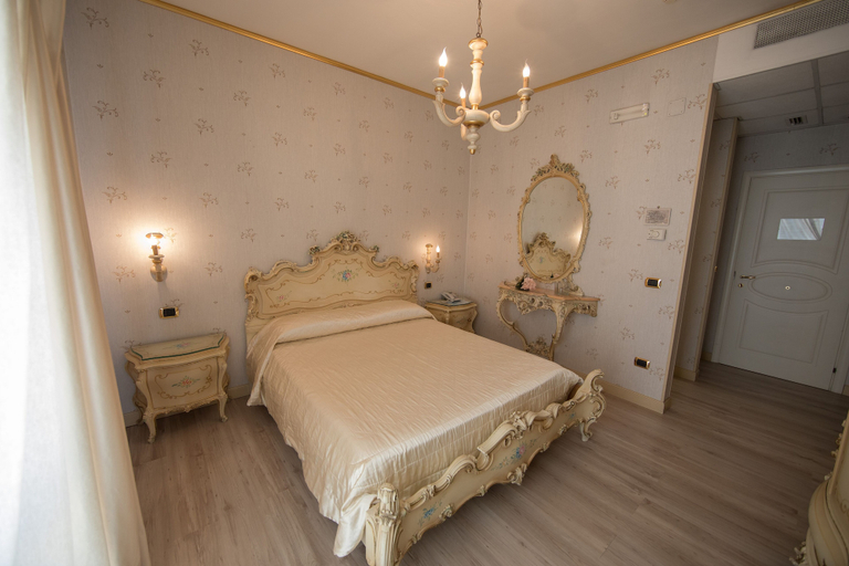 Bedroom 5, Hotel Imperiale, Napoli