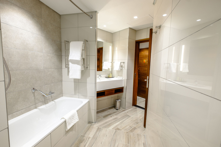 Bathroom 5, Hilton Garden Inn Mbabane, Mbabane East