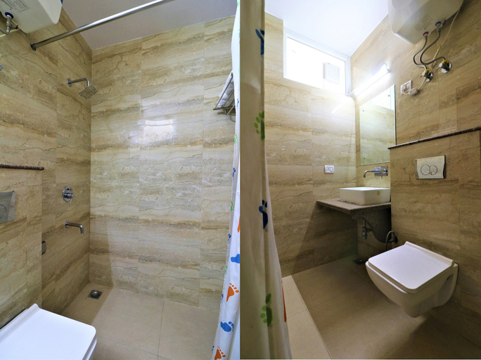 Bathroom 4, Hotel Aeropath, Delhi