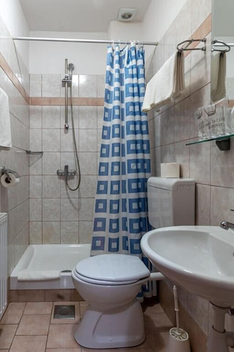 Bathroom 4, Hotel Porto, Zadar