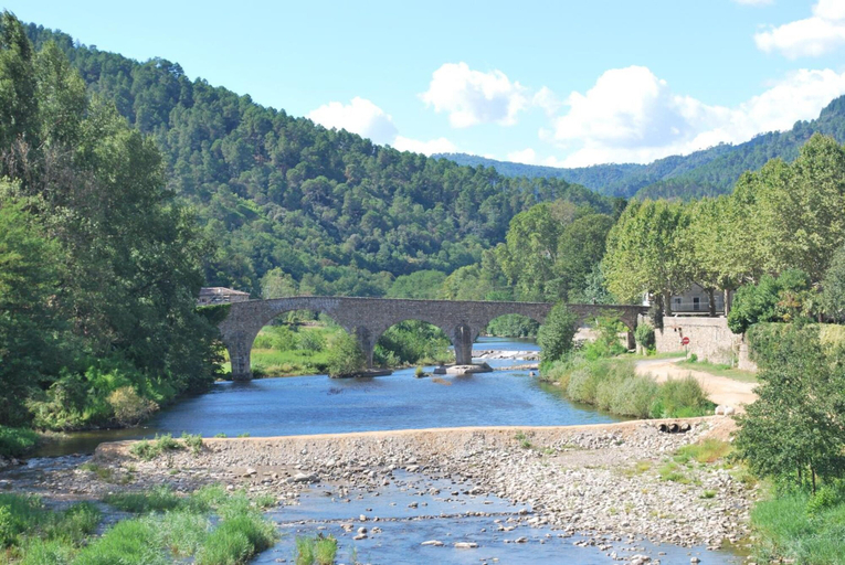Others 5, Hotel Les Bellugues, Gard