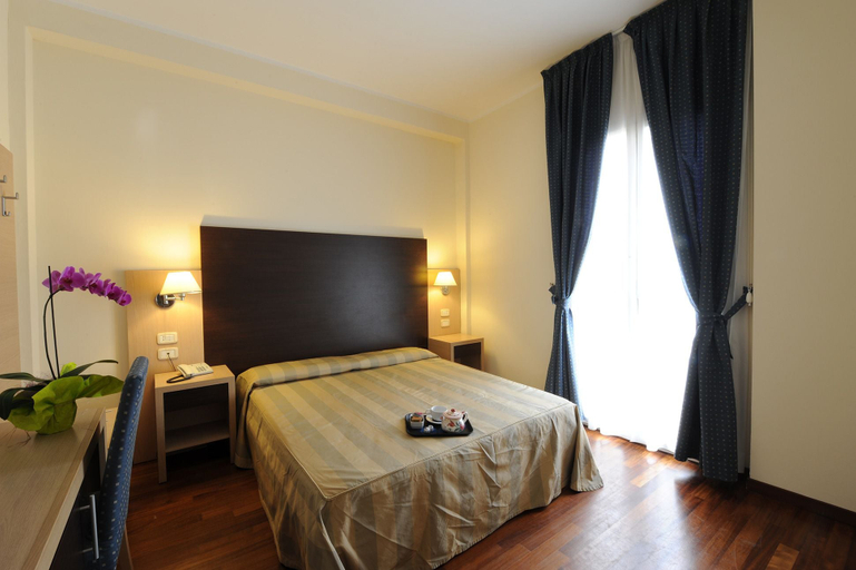 Bedroom 2, Hotel Royal, Pesaro E Urbino