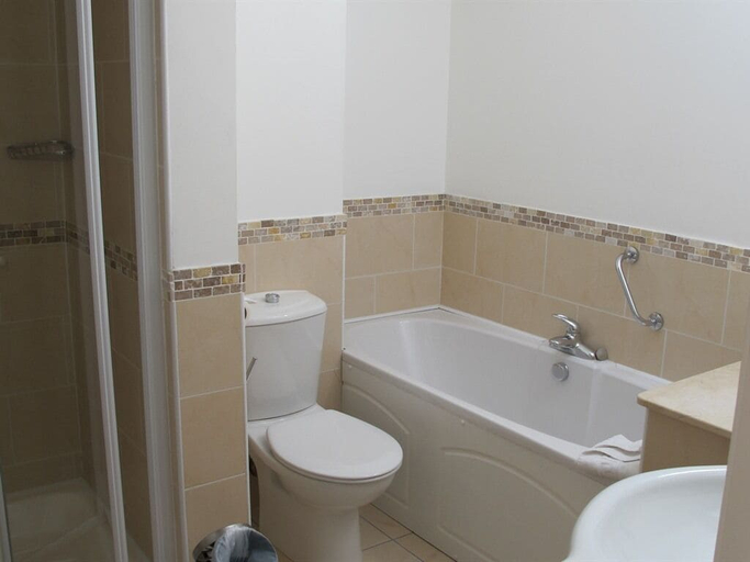 Bathroom 4, The Green W7, London