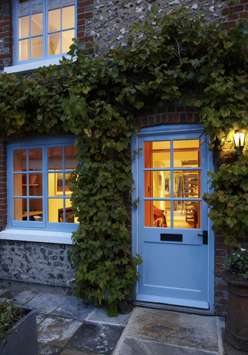 Exterior & Views