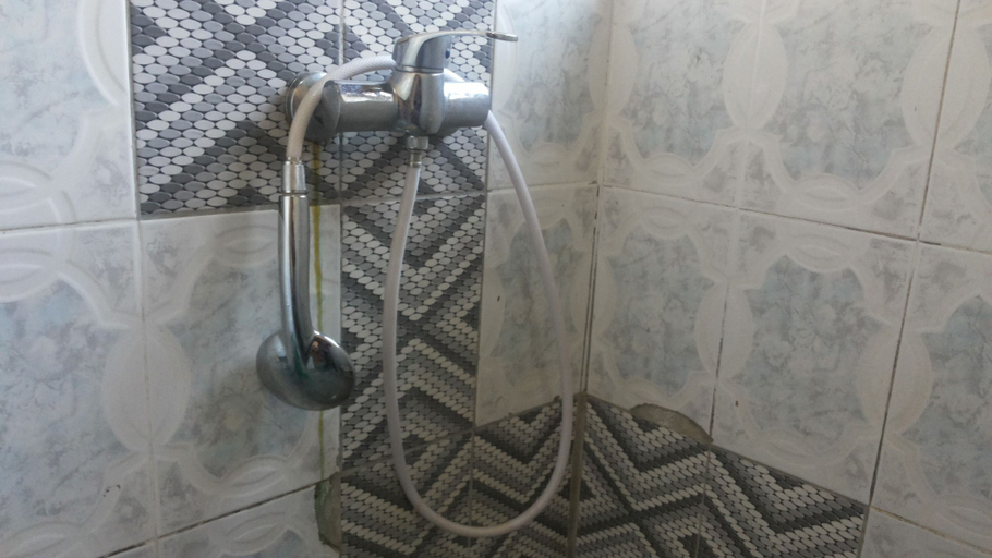 Bathroom 3, Romu Garden Hotel, Jinja