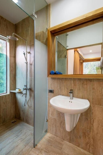 Bathroom 4, La An Dalat Retreat, Lạc Dương