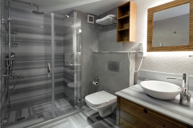 Bathroom 4, Hotel Buyuk Keban, Fatih