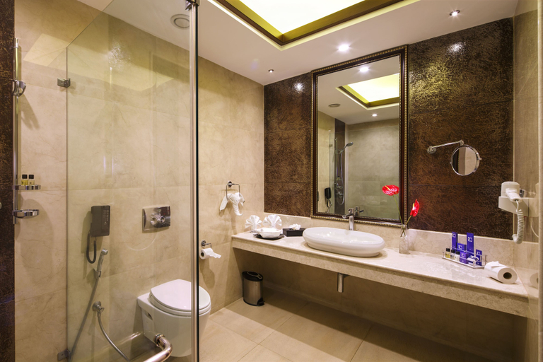 Bathroom 5, Aldovia Resort & Convention, Bangalore Rural