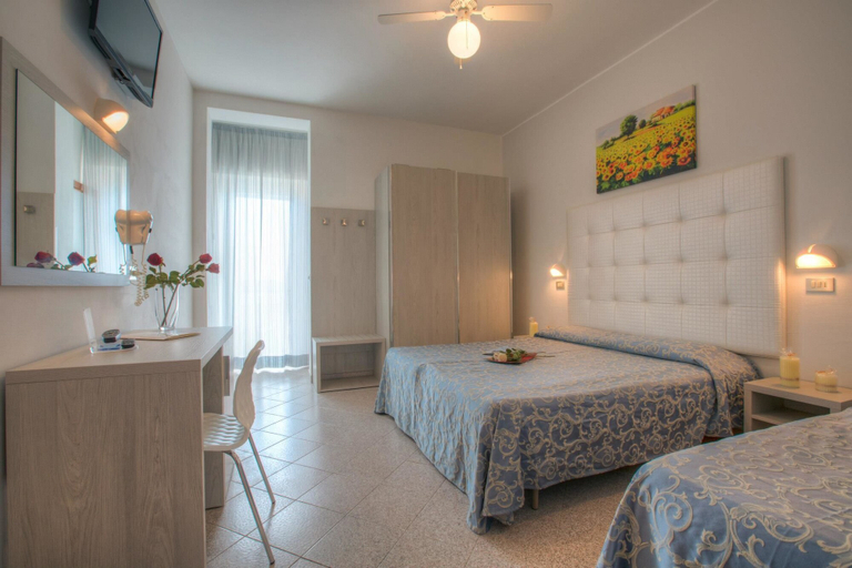 Bedroom 3, Hotel Olympia, Rimini