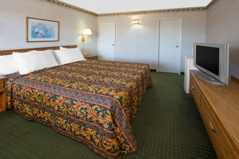 Bedroom 5, Days Inn by Wyndham Oroville, Butte