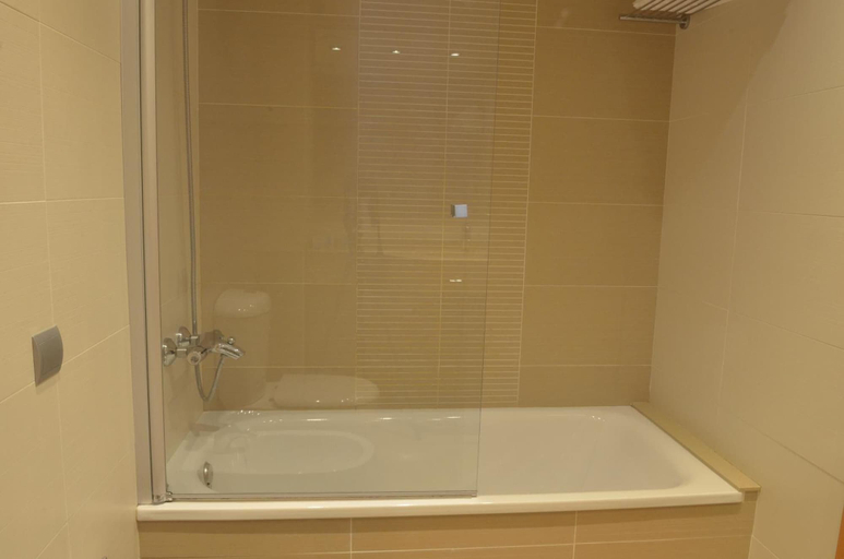 Bathroom 4, Hotel del Port, Tarragona