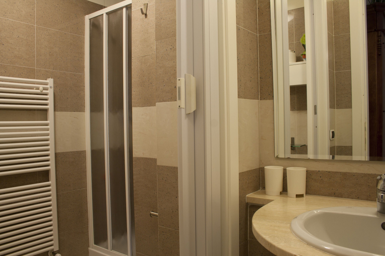 Bathroom 3, Residence Montefiore, Pistoia