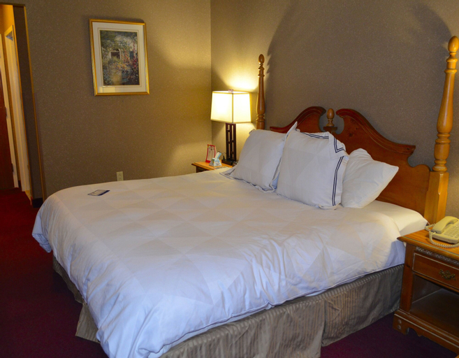Bedroom 3, Best Western University Inn, Tompkins