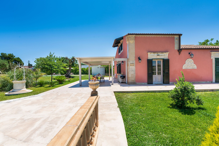 Exterior & Views 2, Gira Sole, Syracuse