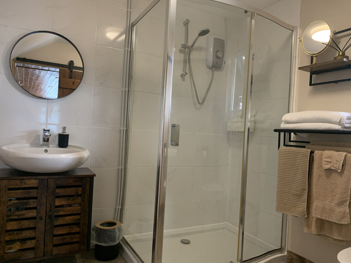 Bathroom 3, Beautiful 1-bed Studio in Boyton Launceston, Cornwall