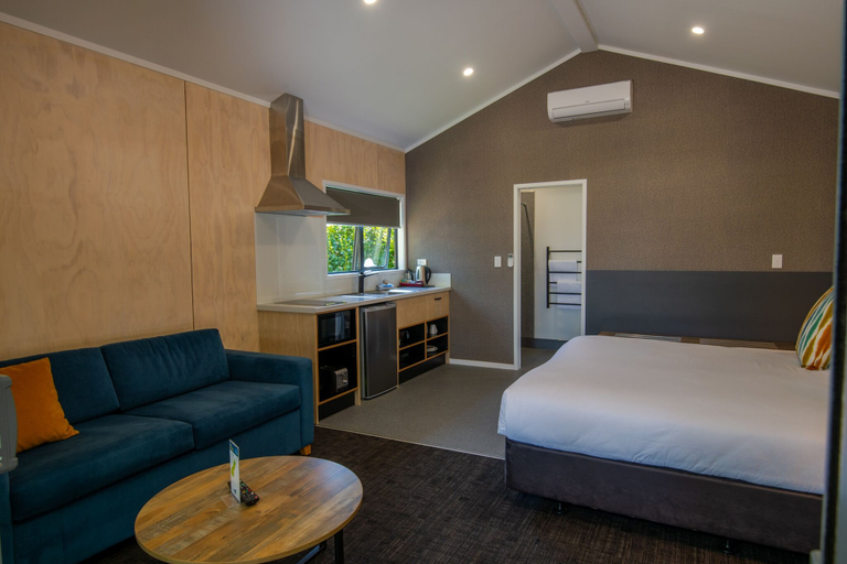 Bedroom 3, Cambridge TOP 10 Holiday Park, Waipa
