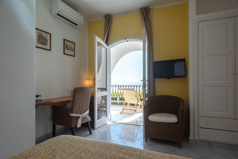 Bedroom 3, Hotel Punta Scario, Messina