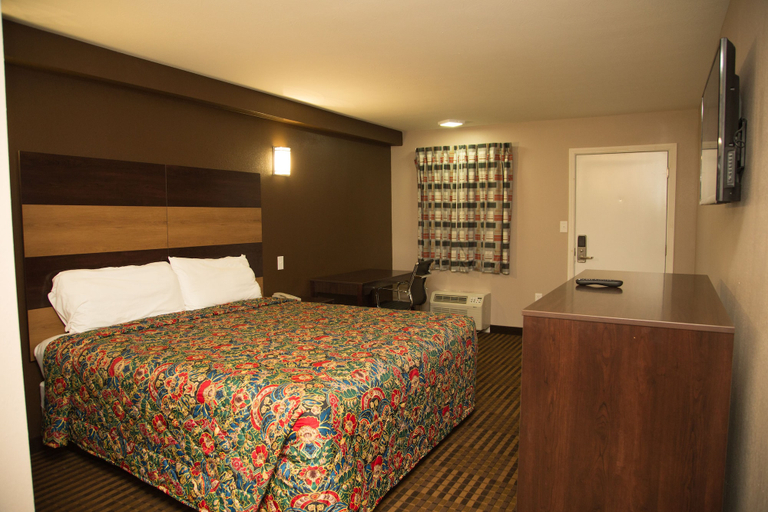 Bedroom 2, Executive Inn, Marion