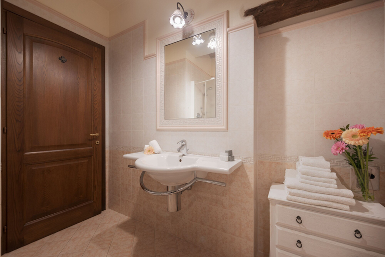 Bathroom 4, La Folaga del Trasimeno, Perugia